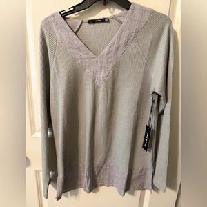 Doe & Rae Light Gray V-Neck Waffle Knit Top NWT Medium